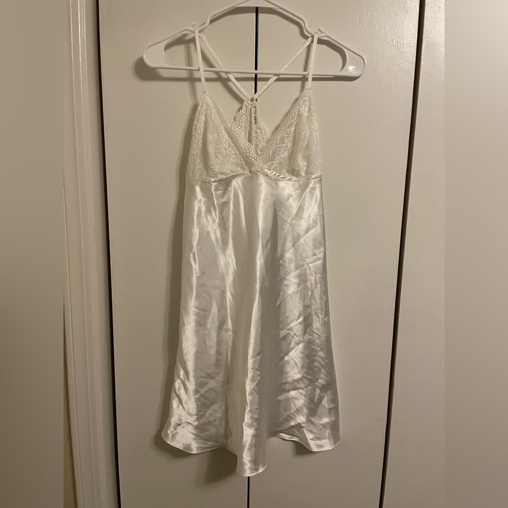 ❗️6 for $20❗️Apt9 White Lace Chemise